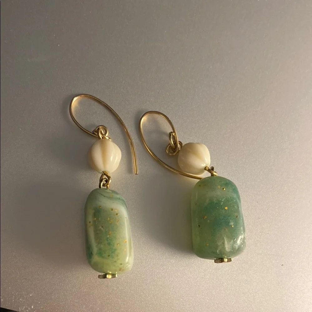 Elegant Gold and Green Earrings - Picture 2 of 2